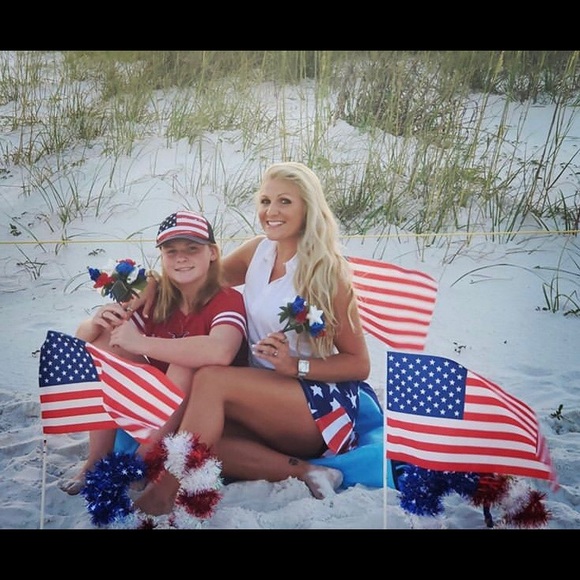 Meet your Posher, Carolyn - Picture 2 of 2